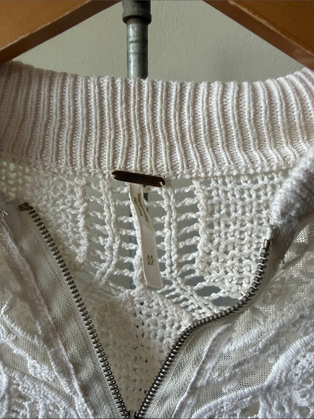 Free People Cropped Knit Zip Sweater Size Medium - Picture 2 of 3